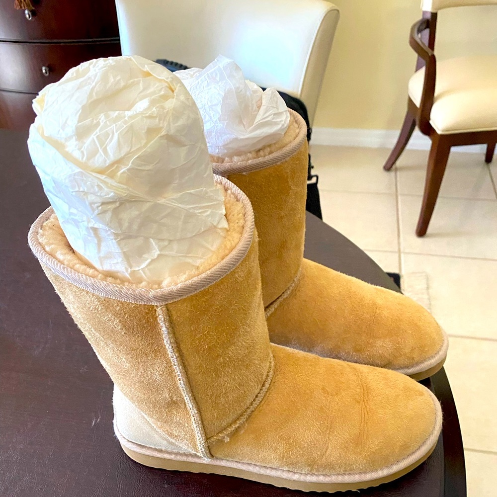 Ladies Classic II UGG boots size 9